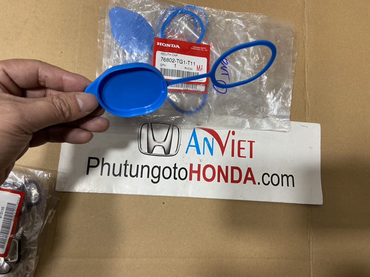 Nắp bình nước rửa kính xe Honda BRIO